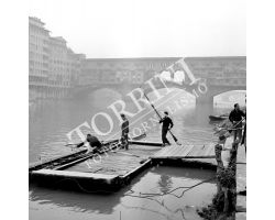 1959 canottieri in Arno