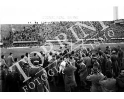 1955 0056 Fiorentina Bologna  54 55 nvasione di campo
