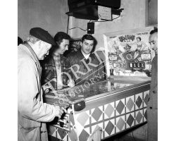 Gioco flipper uomini bar
