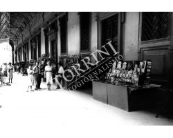 1955 04037 Loggia Uffizi  turisti
