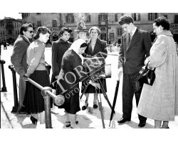 1953 0039 fotografo donna a Pisa