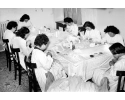 Foto storiche Firenze  ricamatrici fiorentine lavoro