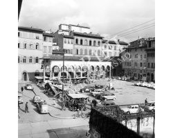 1961 11776 Foto storiche firenzePiazza dei Ciompi, mercato Pulci