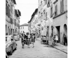 1959 03504 Foto storiche Firenze  ragazzer via  Camaldoli san frediano 