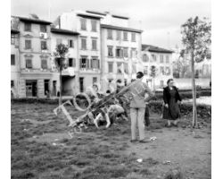 1959 03506 Foto storiche Firenze ragazzi in piazza Tasso  san frediano