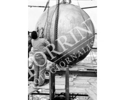 1955 06591 restauro della palla del Duomo