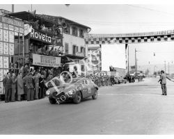 1954 2428 arrivo del giro automobilistico della Toscana ferrari