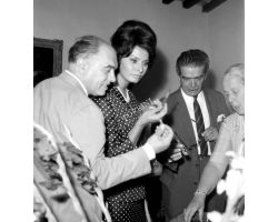 Sofia Loren alla mostra antiquariato con Bellini e Ponti 