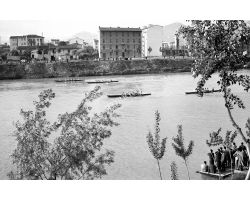 1957 04122 Canottieri in arno Lungarno Colombo Bellariva