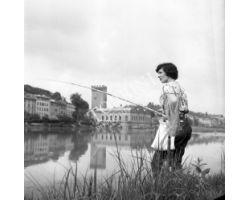 1959  06934 Foto storiche Firenze  donna durante gara di pesca