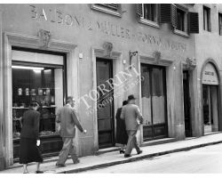 1953  0671 via vigna vecchia negozio balboni muller forno inglese
