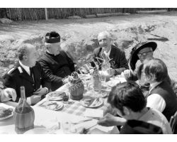 Foto storiche Firenze  San Romolo gente a tavola