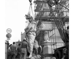 Foto storiche Firenze   Ricollocamento statua Dante dopo restauro in Piazza Santa Croce