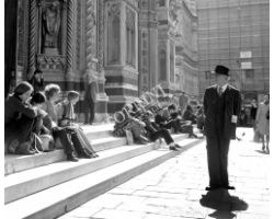Foto storiche Firenze Turisti in Piazza Duomo