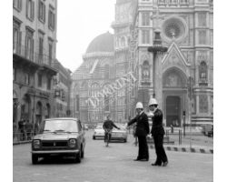 Foto storiche Firenze   Vigili in Piazza Duomo