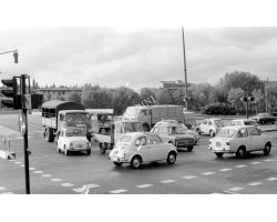 1971 L35 traffico al ponte Da Verrazzano auto Fiat 500 850 bianchina 01