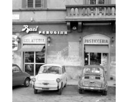1973 04445 Bar piazza Francesco Ferrucci, auto Bianchina, 500