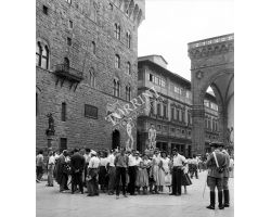 Foto storiche Firenze    turisti in P Signoria