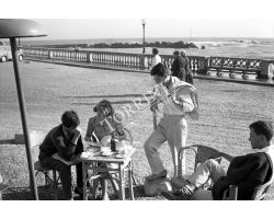 Foto storiche Livorno 1958 07660 Livorno colazione sul mare terrazza Mascagni