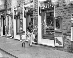 Foto storiche Firenze mostra arte  in via Por santa Maria negozio Raspini