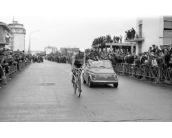 1966 L18 04 Corsa ciclismo