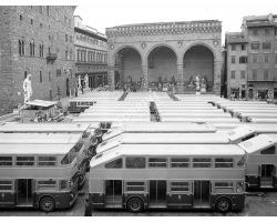   Nuovi autobus  in Piazza Signoria