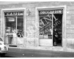 Bar caffè alimentari negozio via affrico