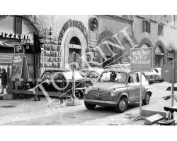 Parcheggio In piazza Duomo angolo via dei Servi 02 FIAT 600