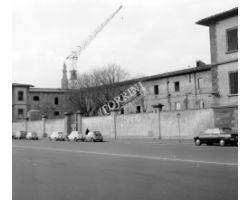 Caserma in disuso sul lungarnodella Zecca