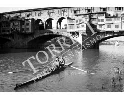 1956- 00018Canottieri  in arno al Ponte vecchio 